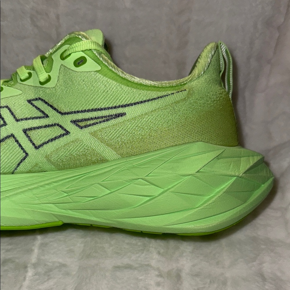 ASICS Novablast 4 Illuminate Green Running Shoes W9.5 2023 - Picture 11 of 16